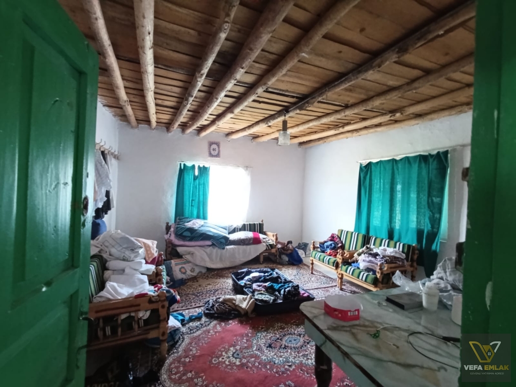BANAZ SUSUZ KÖYÜNDE ARSA FİYATINA 1.434 m2 ARSA İCİNDE 2 KATLI EV -BAHÇE SATILIK