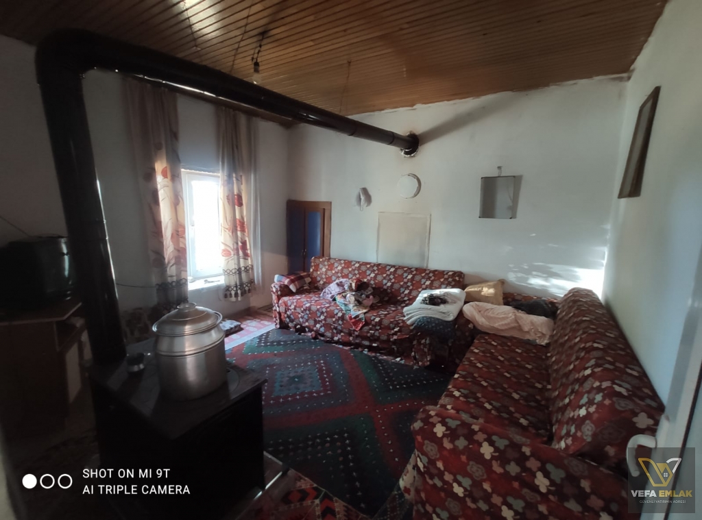 BANAZ SUSUZ KÖYÜNDE ARSA FİYATINA 1.434 m2 ARSA İCİNDE 2 KATLI EV -BAHÇE SATILIK