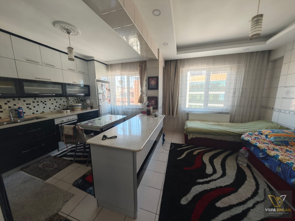 ZÜMRÜT CAMİİ MEVKİİNDE GENİŞ VE FERAH 120 m2 SATILIK 2+1 DAİRE