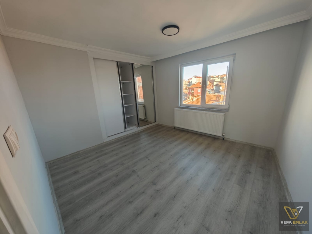 GEDİZYOLU ZÜMRÜT CAMİİ YAKINI SATILIK 2+1 DAİRE