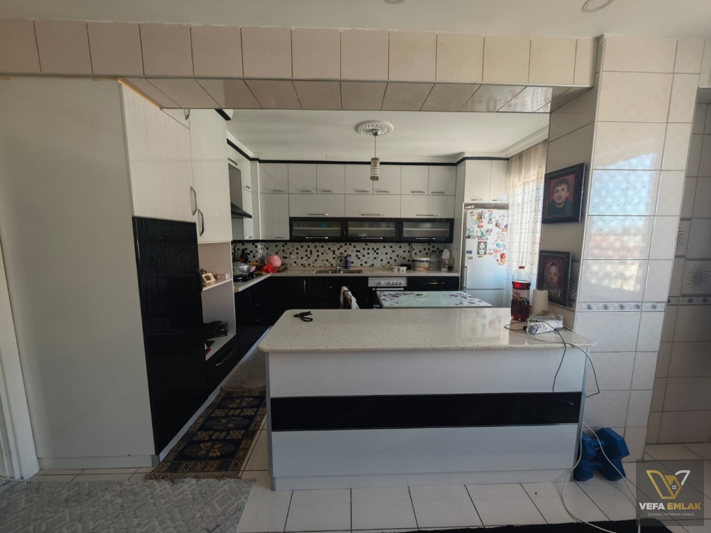 ZÜMRÜT CAMİİ MEVKİİNDE GENİŞ VE FERAH 120 m2 SATILIK 2+1 DAİRE