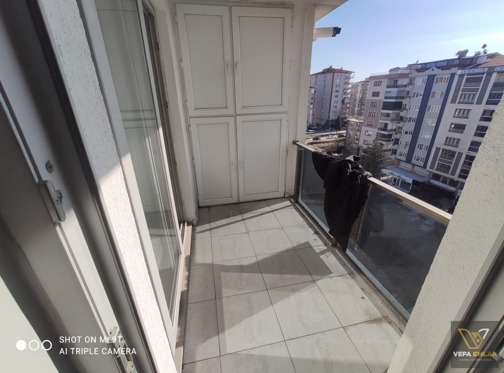 UŞAK MERKEZ KEMALÖZ MAHALLESİ’NDE SATILIK FERAH 3+1 DAİRE