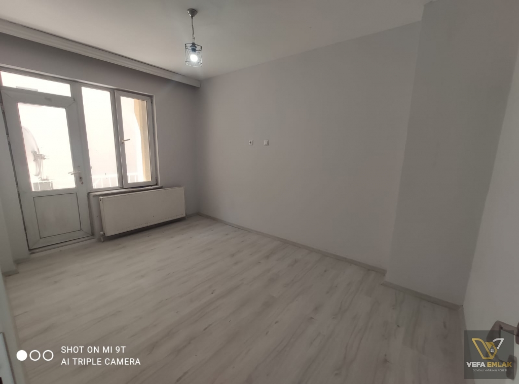 ATA PARK FİLE MARKET YAKININDA  ARA KAT SATILIK 2+1 DAİRE