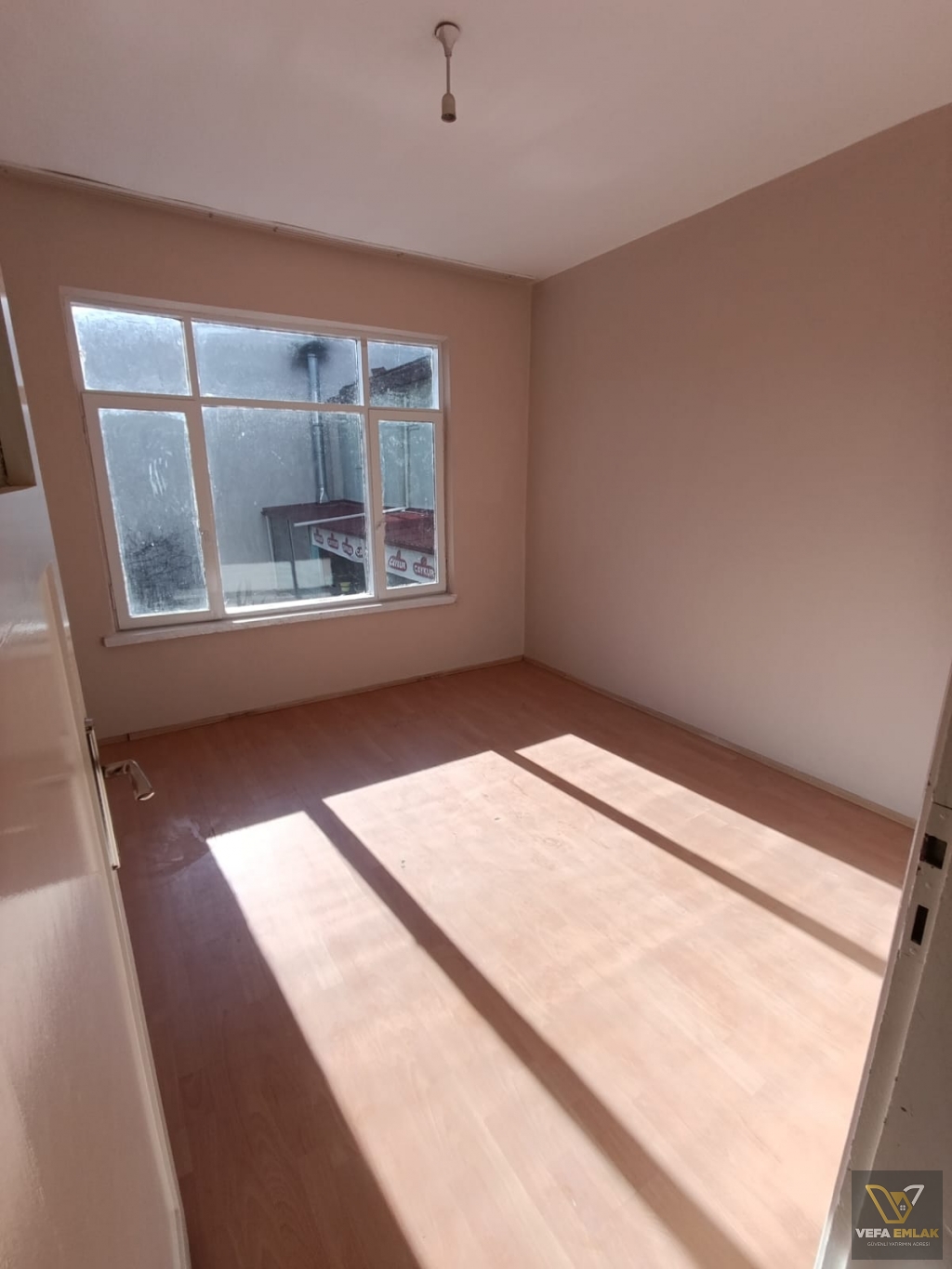 UŞAK ÖZER HAMAMI VE HALK EĞİTİM YANINDA KİRALIM 3+1 DAİRE