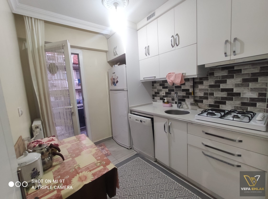 ATATÜRK MAHALLESİ ŞEKER EVLERİ ENSAR CAMİİ YAKININDA SATILIK 2+1 DAİRE