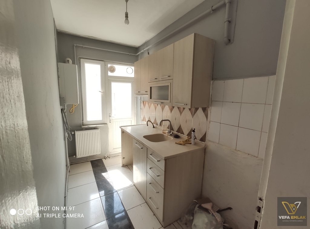 DÖRT YOL VE CİNİBİZ YAKINI ARA KAT 2+1 SATILIK DAİRE