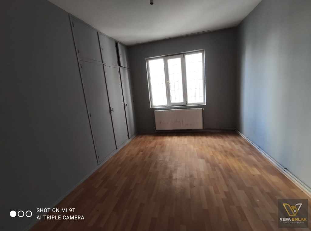 DÖRT YOL VE CİNİBİZ YAKINI ARA KAT 2+1 SATILIK DAİRE