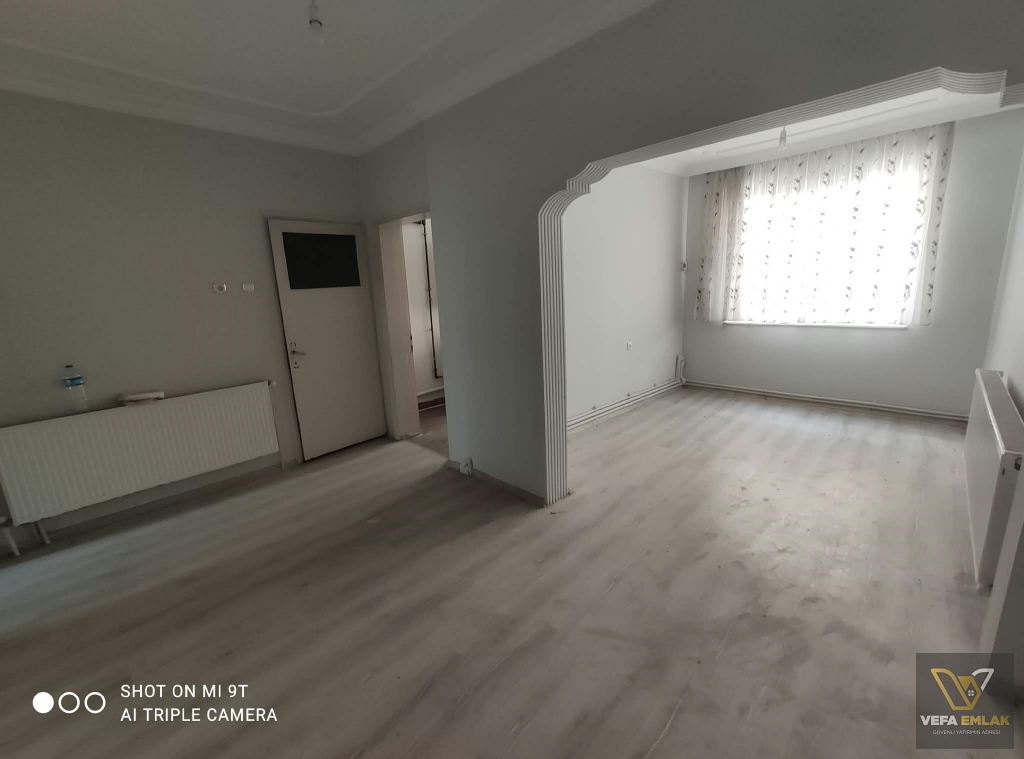 DÖRT YOL VE CİNİBİZ CAMİ YAKINI ARA KAT 2+1 SATILIK DAİRE