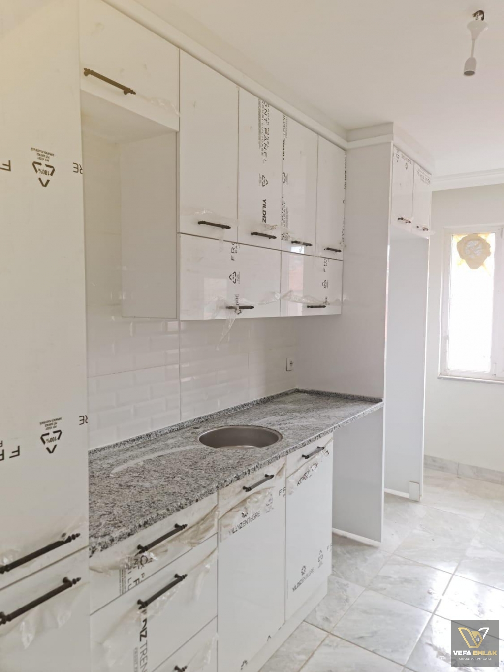 KEMALÖZ MAH. 3 KATLI EV VE YANINDA 136 m2 ARSA SATILIK