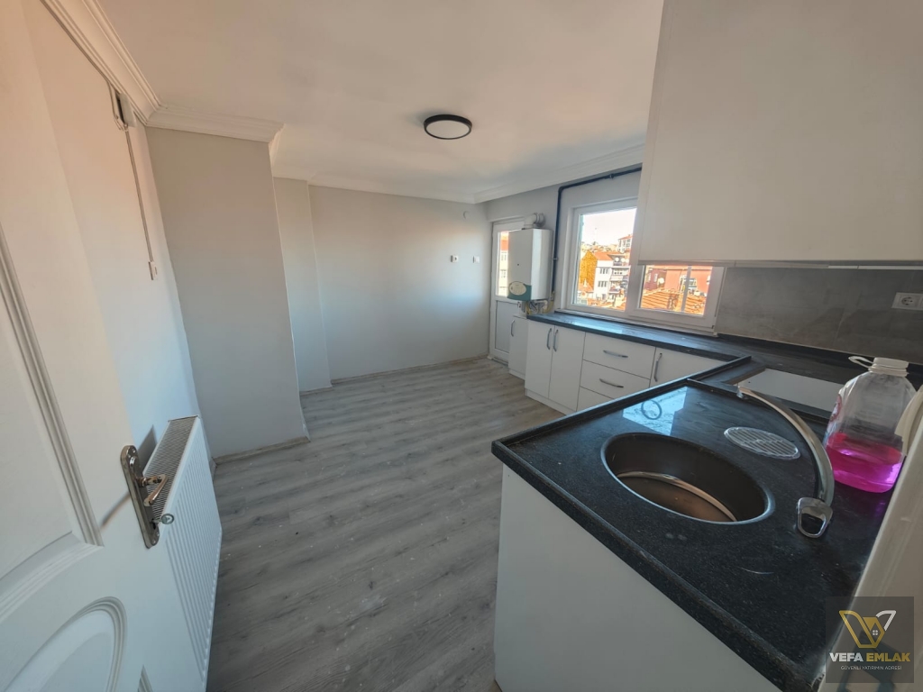 GEDİZYOLU ZÜMRÜT CAMİİ YAKINI SATILIK 2+1 DAİRE