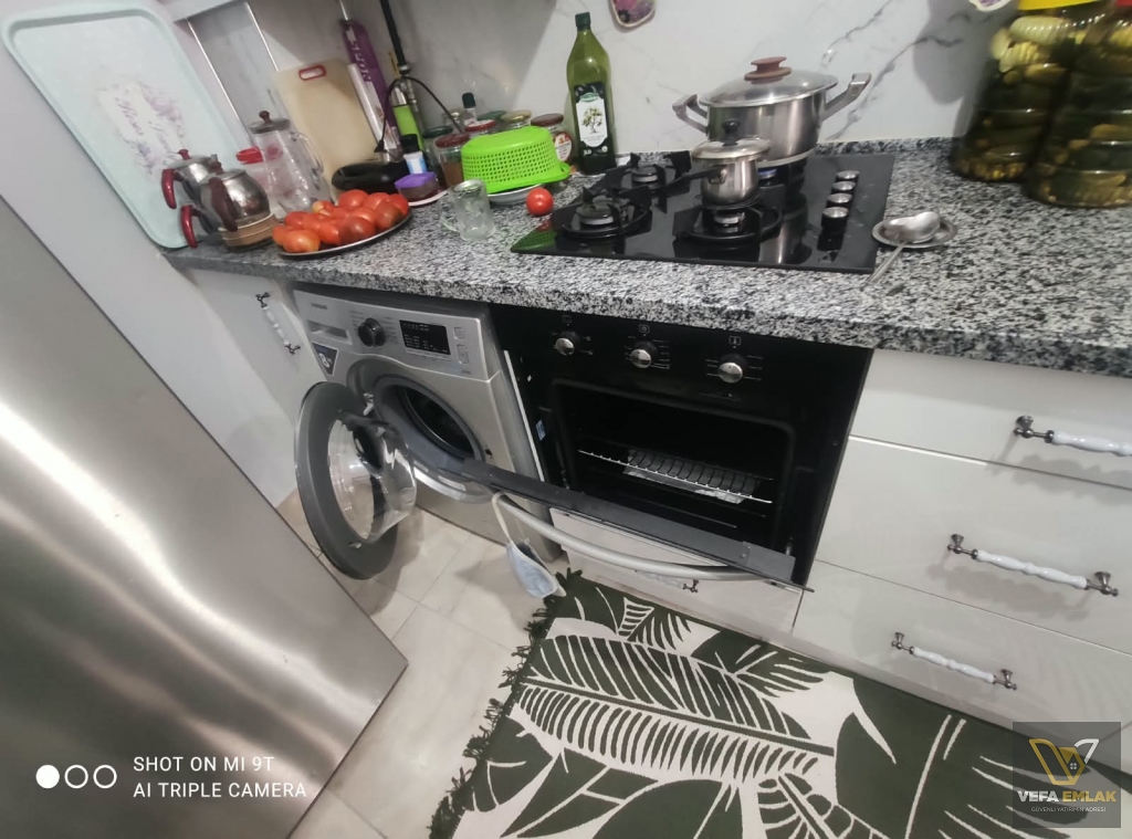ZÜMRÜT VE  YEŞİL CAMİ  ARASINDA SATILIK 2+1 FULL EŞYALI DAİRE
