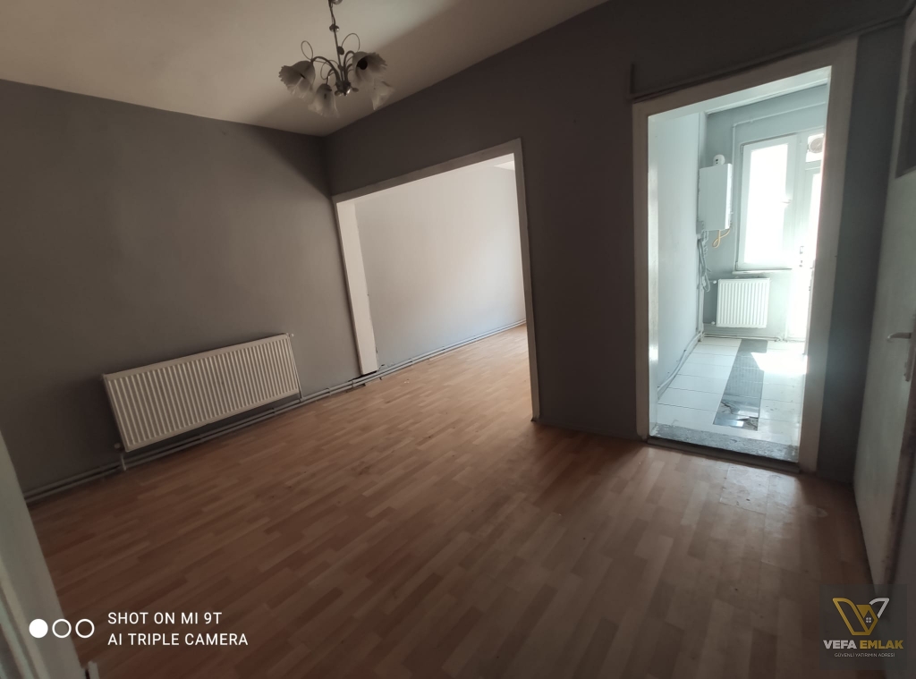 DÖRT YOL VE CİNİBİZ YAKINI ARA KAT 2+1 SATILIK DAİRE