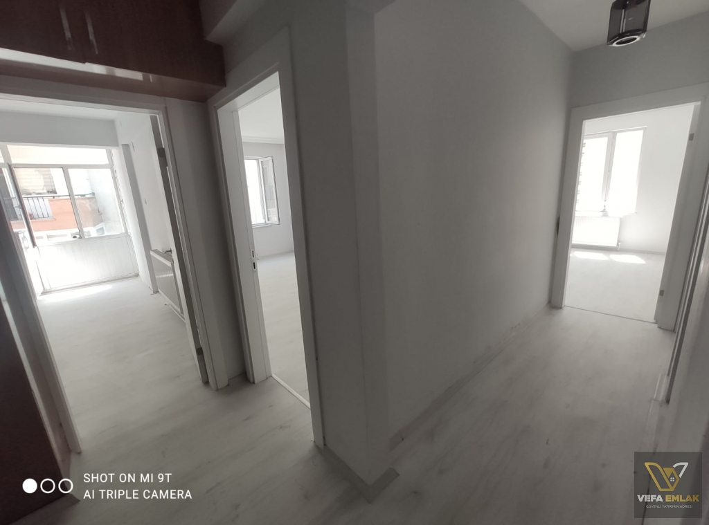 ATA PARK FİLE MARKET YAKININDA  ARA KAT SATILIK 2+1 DAİRE