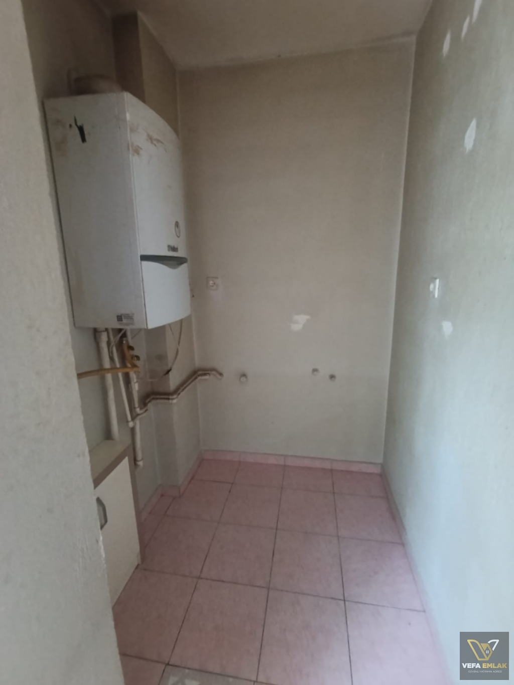 ATATÜRK MAHALLESİ LALELİ CAMİİ YAKINI KİRALIK 2+1