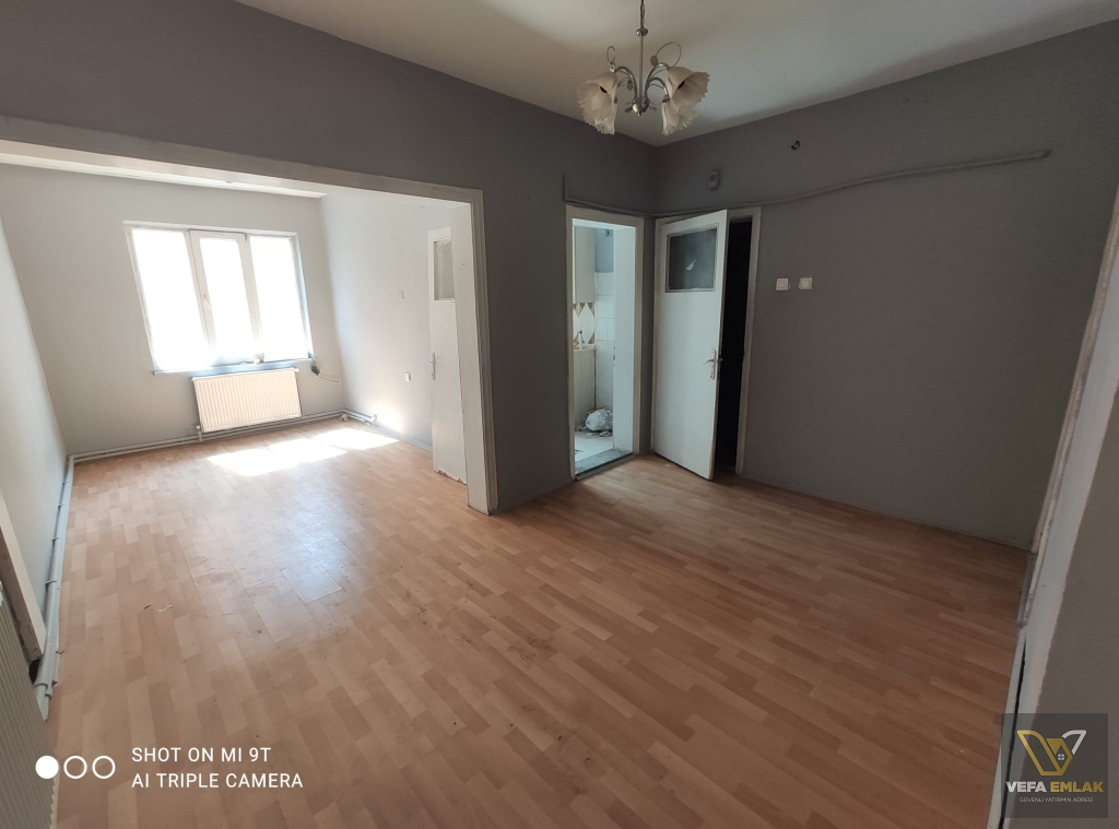 DÖRT YOL VE CİNİBİZ YAKINI ARA KAT 2+1 SATILIK DAİRE