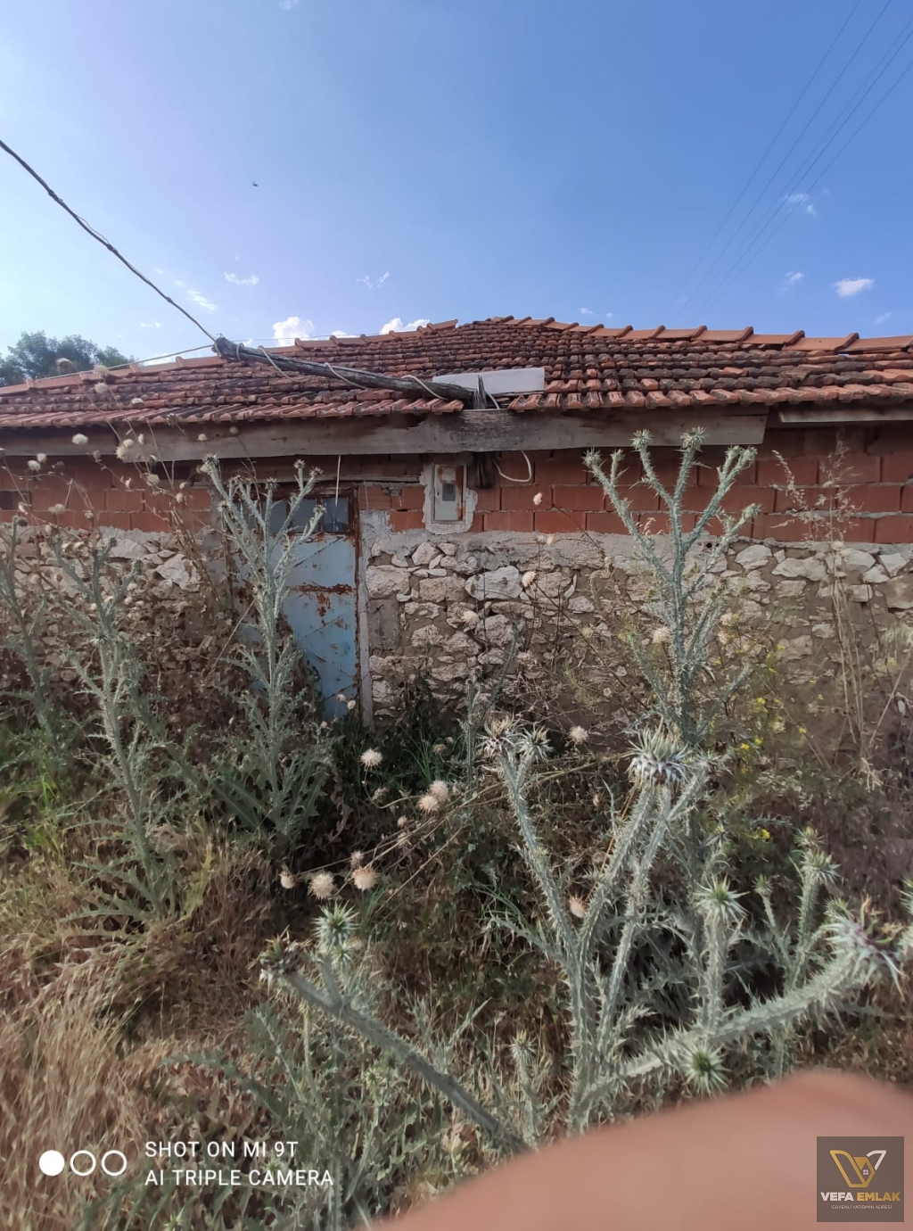 ELMACIK KÖYÜNDE EVLİ , DAMLI VE ÇİFT CEPHELİ 888 m2 FIRSAT ARSA