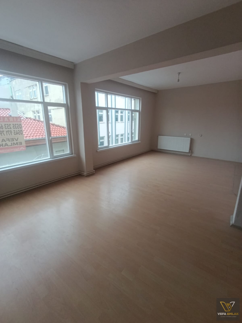 UŞAK ÖZER HAMAMI VE HALK EĞİTİM YANINDA KİRALIM 3+1 DAİRE