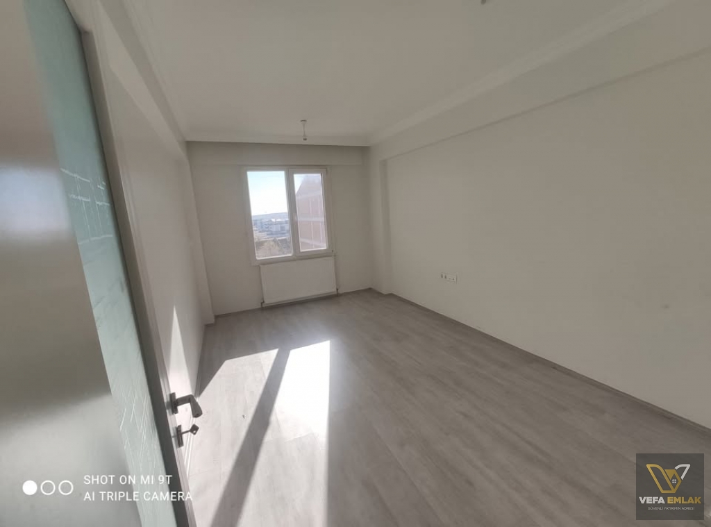 ATATÜRK MAH.BESİM ATALAY OKULU YAKININDA GENİŞ 2+1 SATILIK DAİRE