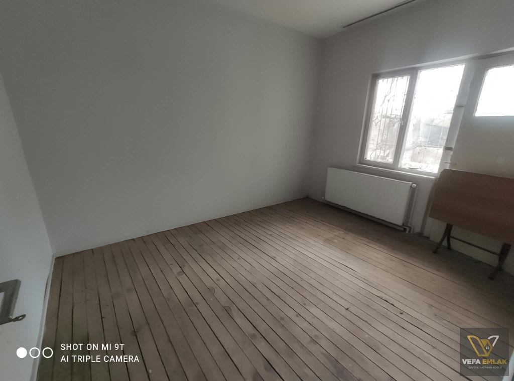 DÖRT YOL VE CİNİBİZ CAMİ YAKINI ARA KAT 2+1 SATILIK DAİRE