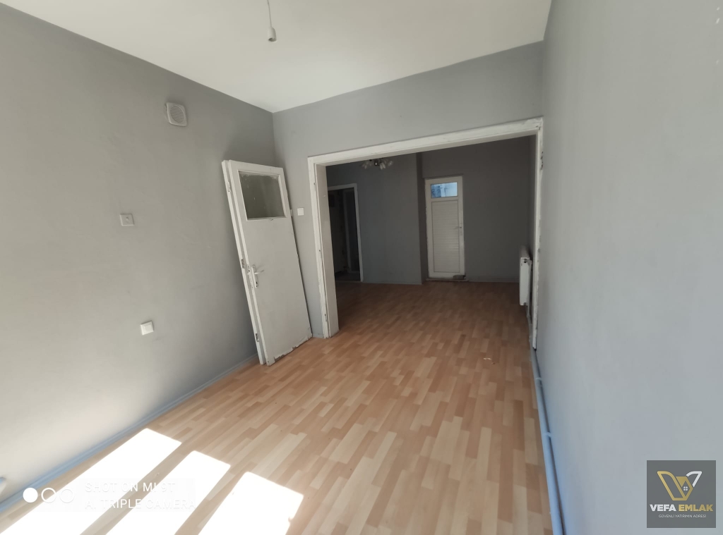 DÖRT YOL VE CİNİBİZ YAKINI ARA KAT 2+1 SATILIK DAİRE