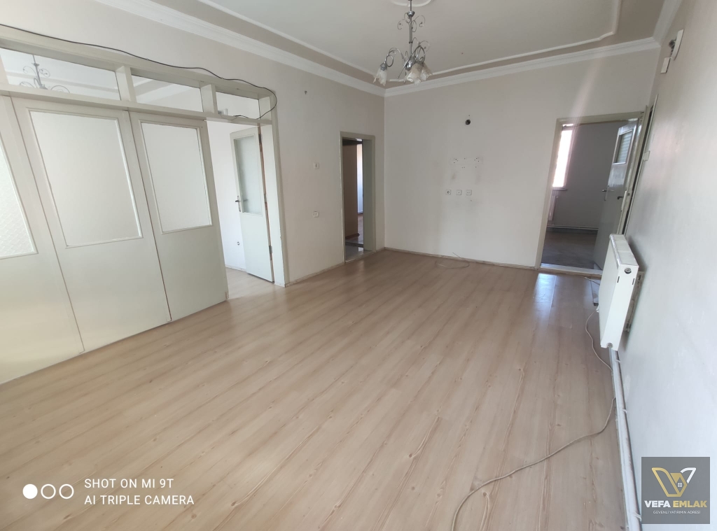 DİKİLİTAŞ MAHALLESİ SAYAR AVM. YAKININDA KİRALIK 3+1 DAİRE