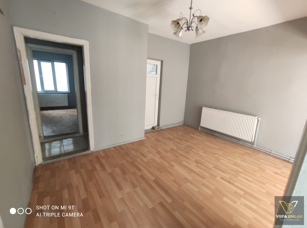 DÖRT YOL VE CİNİBİZ YAKINI ARA KAT 2+1 SATILIK DAİRE