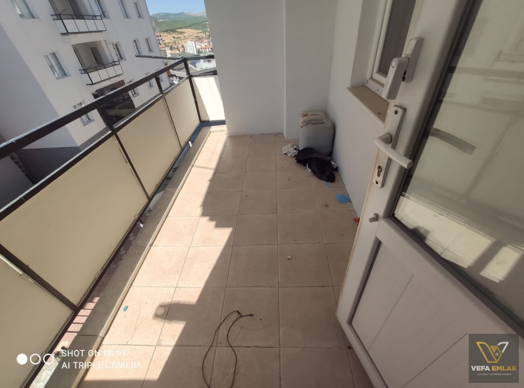 KEMALÖZ MAH.AYŞE ANA SAGLİK MSLK.LİSESİ YAKININDA SATILIK 3+1 DAİRE