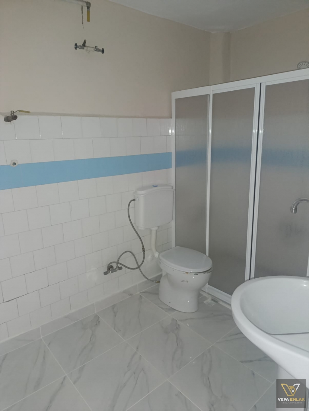 UŞAK ÖZER HAMAMI VE HALK EĞİTİM YANINDA KİRALIM 3+1 DAİRE