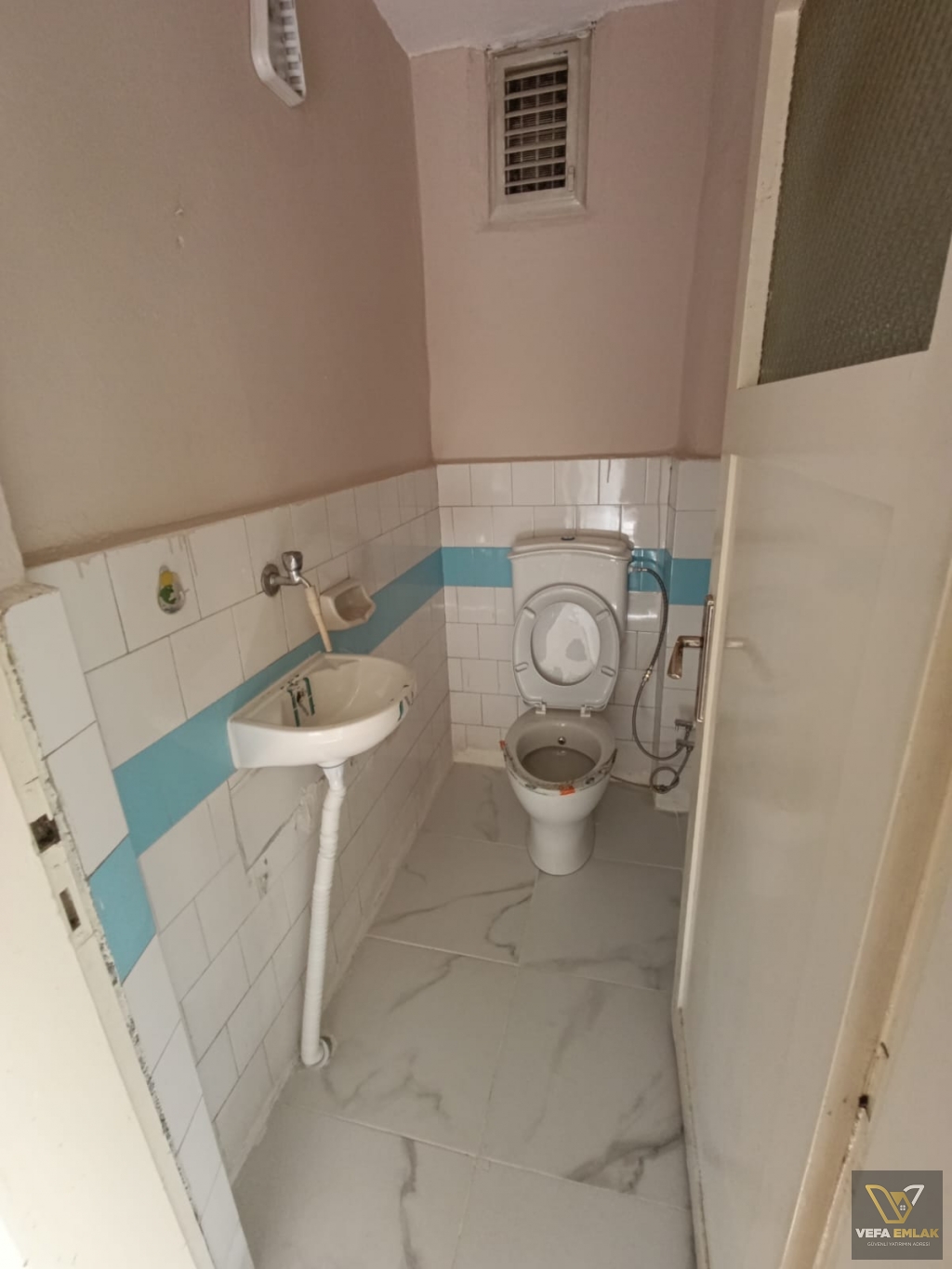 UŞAK ÖZER HAMAMI VE HALK EĞİTİM YANINDA KİRALIM 3+1 DAİRE