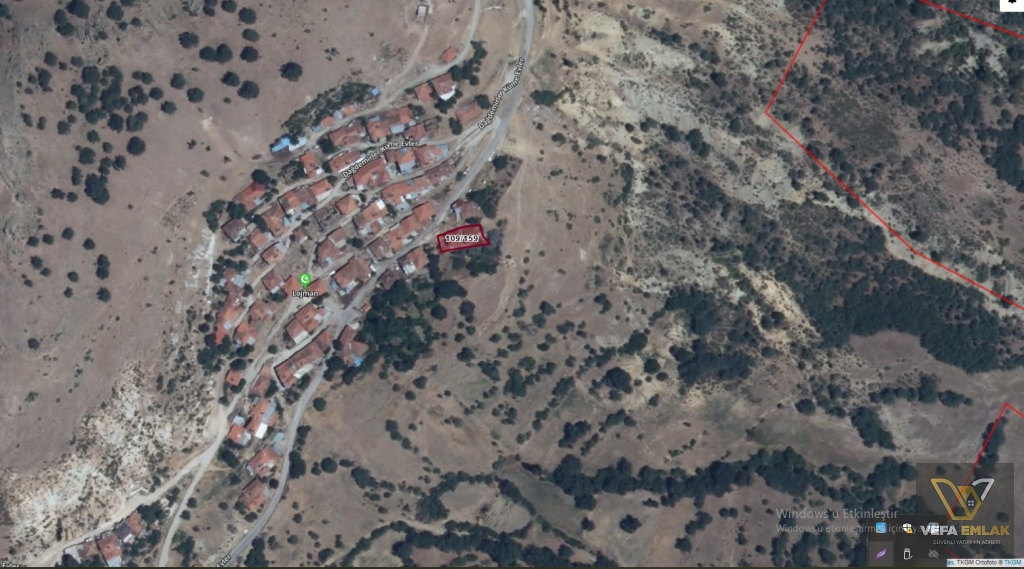 UŞAK DAĞDEMİRLER KÖYÜ’NDE SATILIK YAN YANA 2 MÜSTAKİL EV + HİSSELİ ARSA