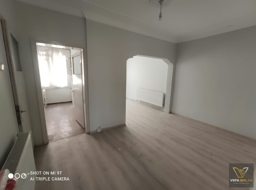 DÖRT YOL VE CİNİBİZ CAMİ YAKINI ARA KAT 2+1 SATILIK DAİRE