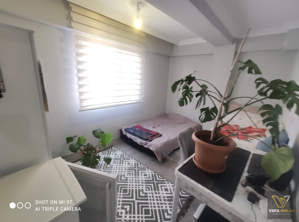 ZÜMRÜT CAMİİ VE YEŞİL CAMİİ ARASINDA FUL EŞYALI 2+1 SATILIK DAİRE