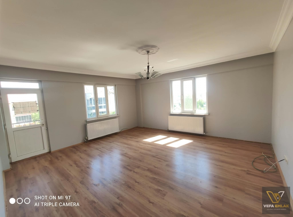 MAHMUT ÖZGÖBEK OKULU YAKININDA MUSTAKİL 3+1 144 m2 DAİRE