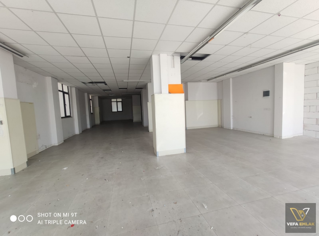 BÖLME YOLU ÜZERİ YILMAZ BETON KARŞISINDA 210 m2 KİRALIK DÜKKAN