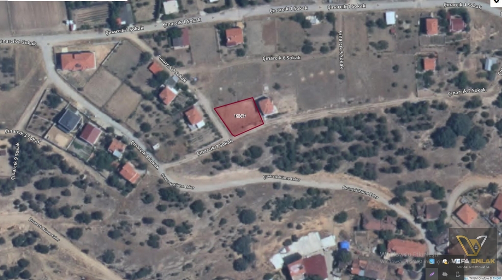 UŞAK MERKEZ ÇINARCIK KÖYÜ’NDE SATILIK 560 m2 KÖŞE PARSEL ARSA