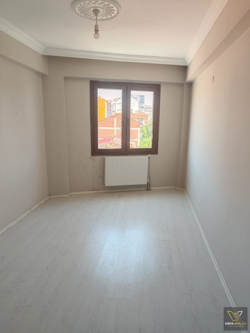 KARAAĞAÇ MAH.ZÜMRÜT CAMİ YAKINI 110 m2 SATILIK 2+1 DAİRE