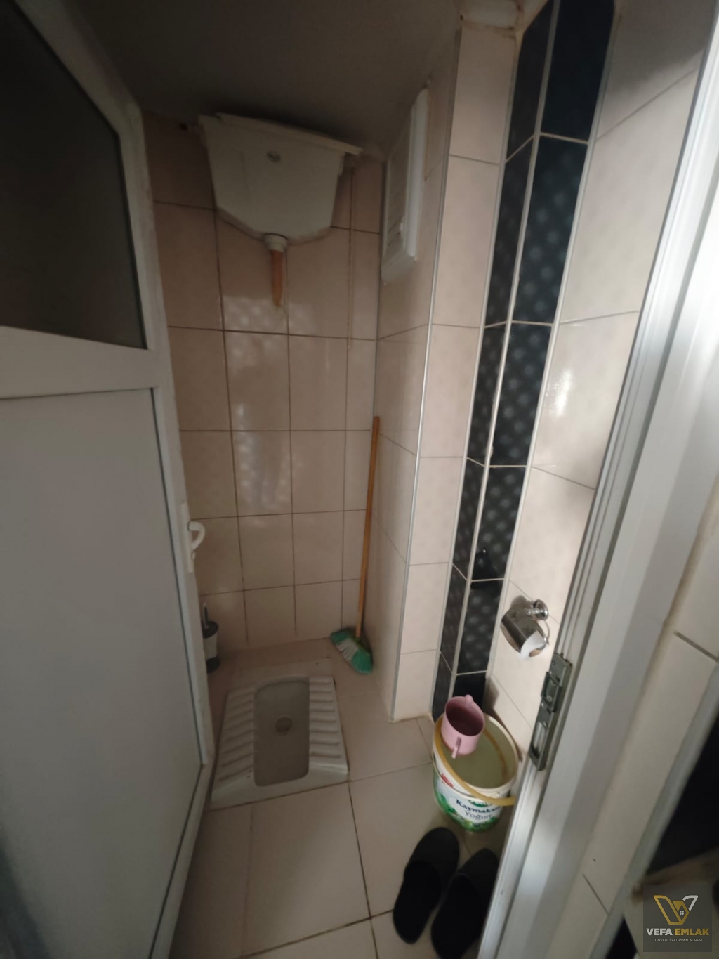 ZÜMRÜT CAMİİ MEVKİİNDE GENİŞ VE FERAH 120 m2 SATILIK 2+1 DAİRE