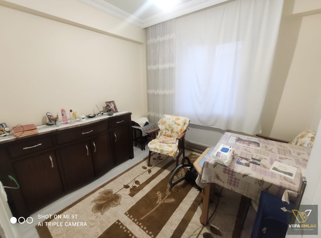 ATATÜRK MAHALLESİ ŞEKER EVLERİ ENSAR CAMİİ YAKININDA SATILIK 2+1 DAİRE