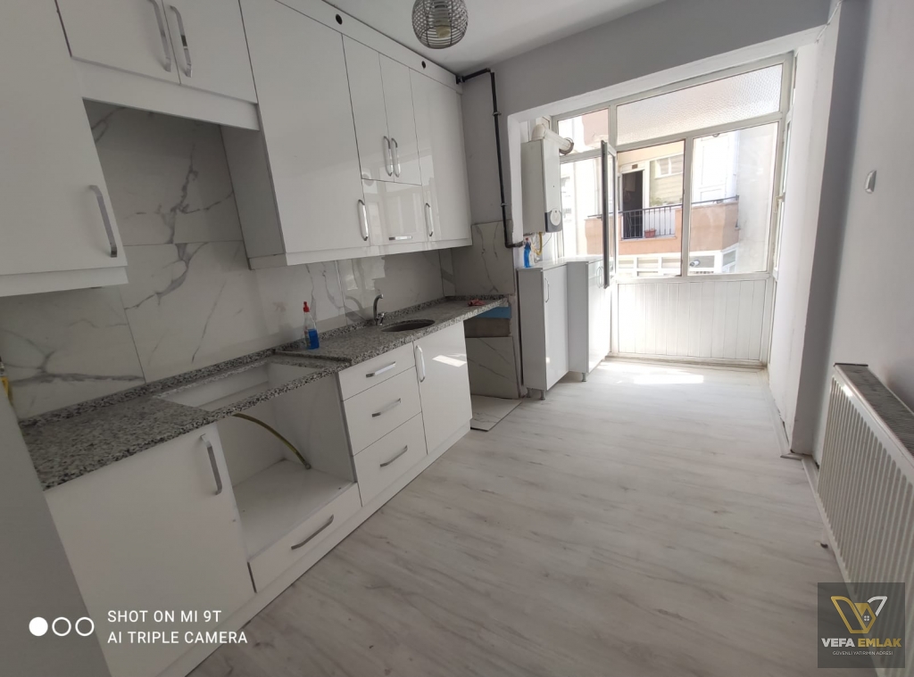 ATA PARK FİLE MARKET YAKININDA  ARA KAT SATILIK 2+1 DAİRE