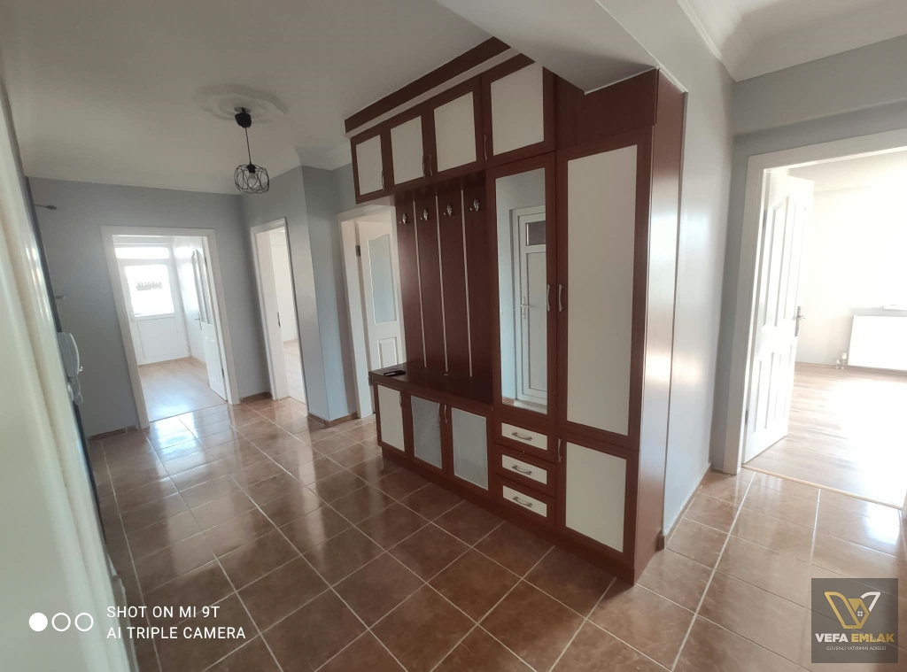 MAHMUT ÖZGÖBEK OKULU YAKININDA MUSTAKİL 3+1 144 m2 DAİRE