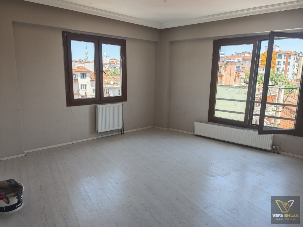 KARAAĞAÇ MAH.ZÜMRÜT CAMİ YAKINI 110 m2 SATILIK 2+1 DAİRE
