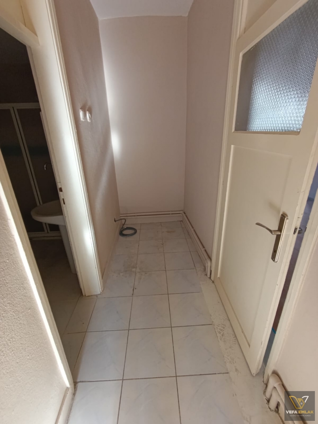 UŞAK ÖZER HAMAMI VE HALK EĞİTİM YANINDA KİRALIM 3+1 DAİRE