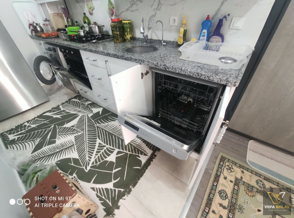 ZÜMRÜT VE  YEŞİL CAMİ  ARASINDA SATILIK 2+1 FULL EŞYALI DAİRE