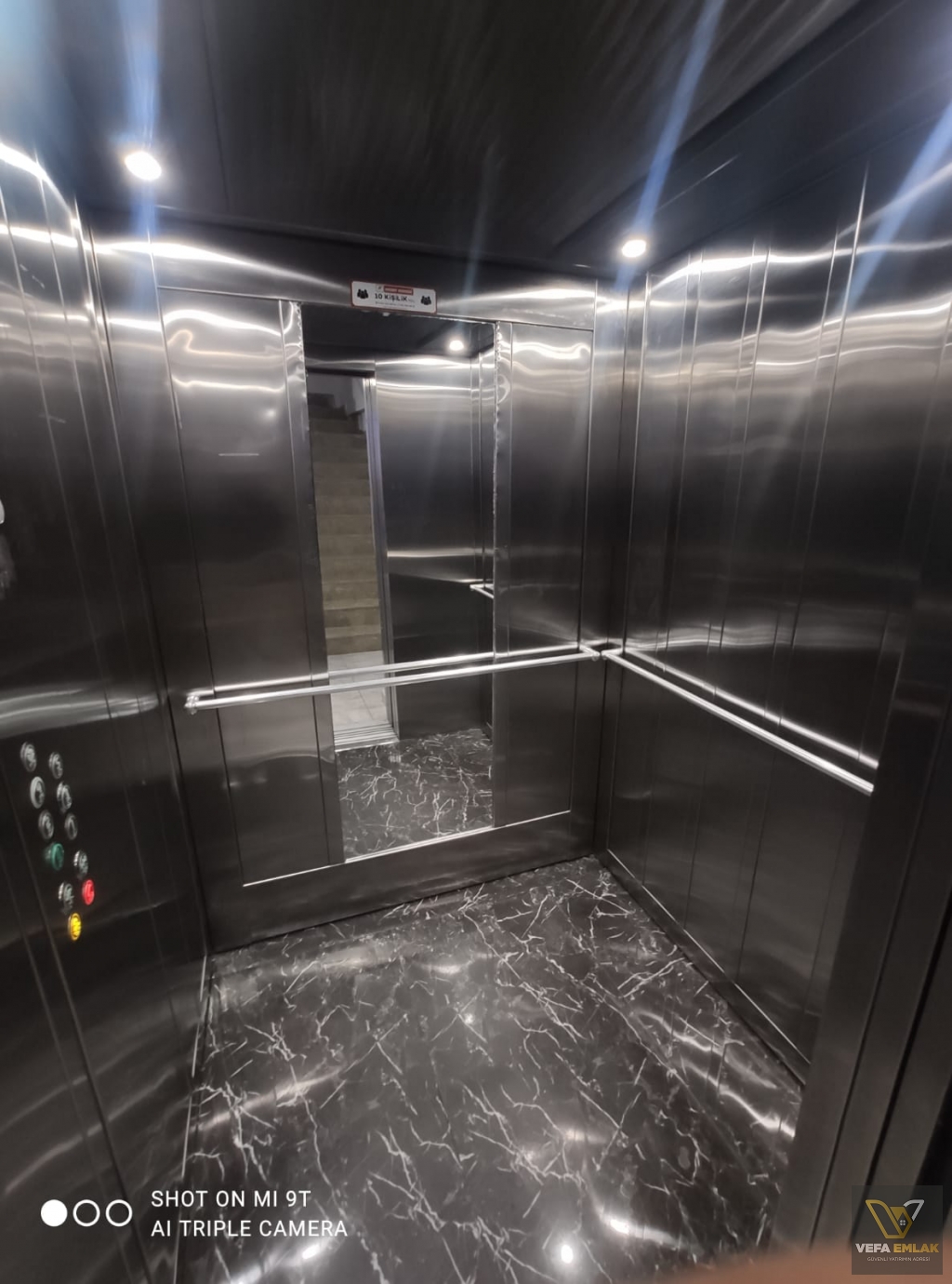 SALI PAZARI BARBOROS CADDESİ ÜZERİNDE SATILIK 2+1 DAİRE