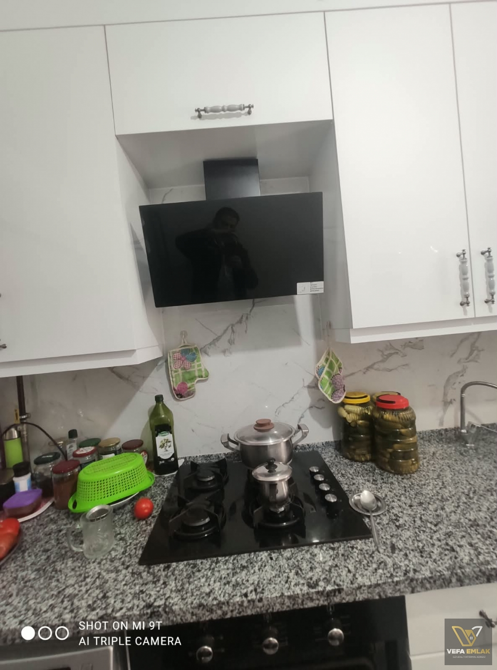 ZÜMRÜT VE  YEŞİL CAMİ  ARASINDA SATILIK 2+1 FULL EŞYALI DAİRE