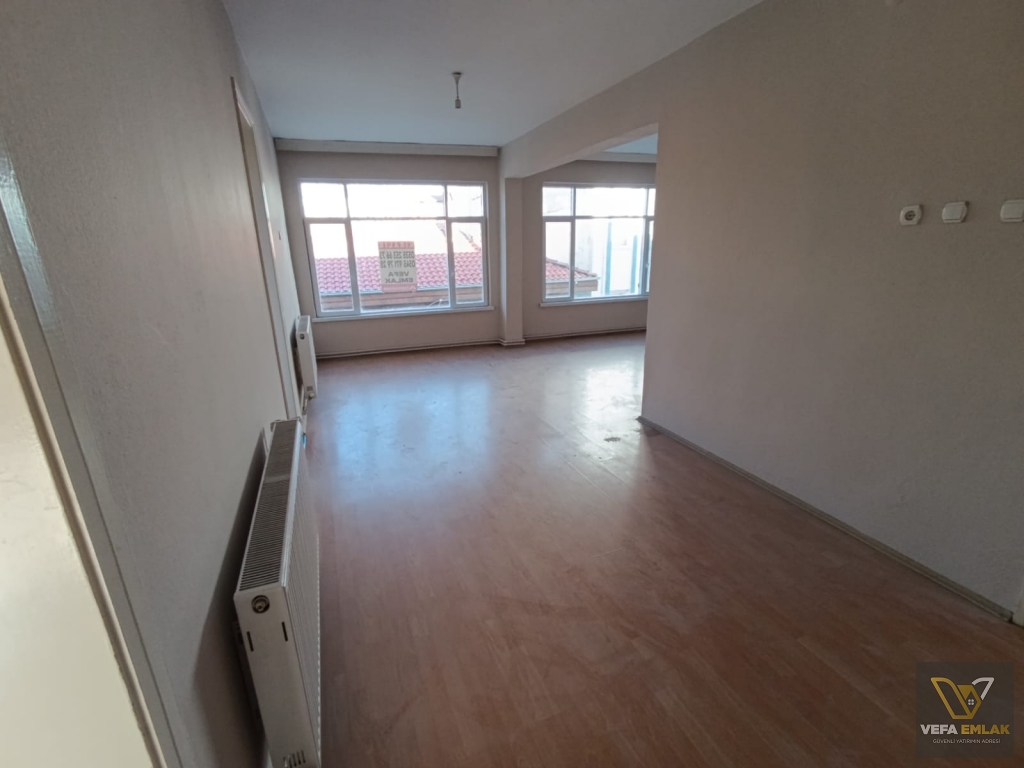 UŞAK ÖZER HAMAMI VE HALK EĞİTİM YANINDA KİRALIM 3+1 DAİRE