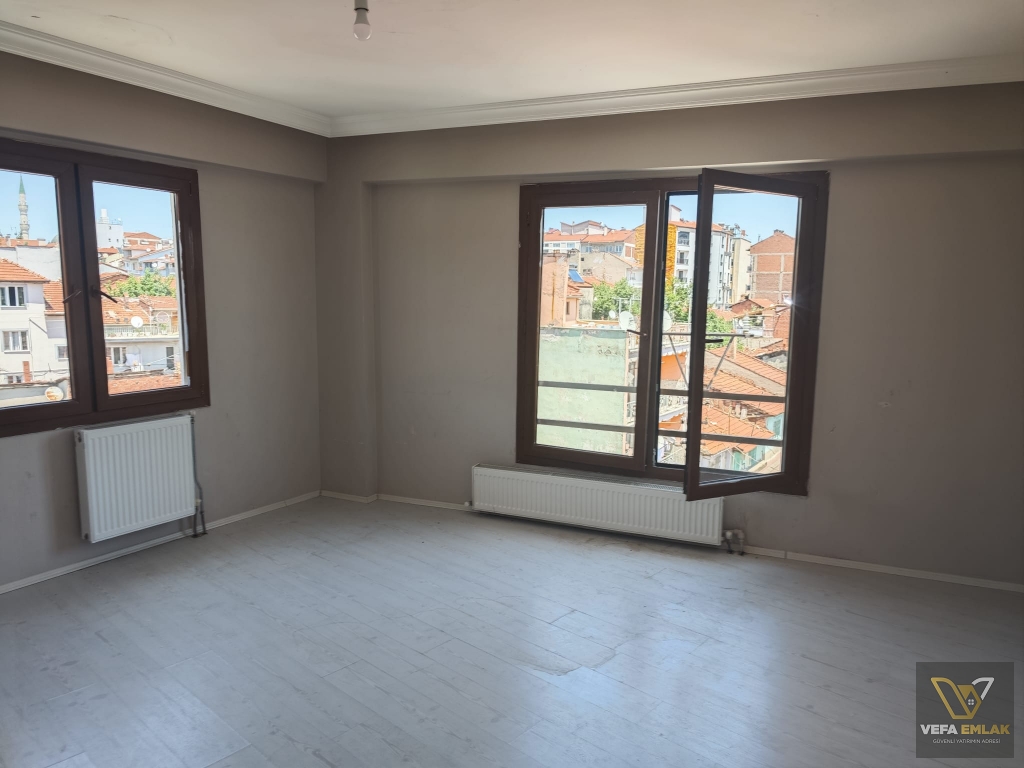 KARAAĞAÇ MAH.ZÜMRÜT CAMİ YAKINI 110 m2 SATILIK 2+1 DAİRE