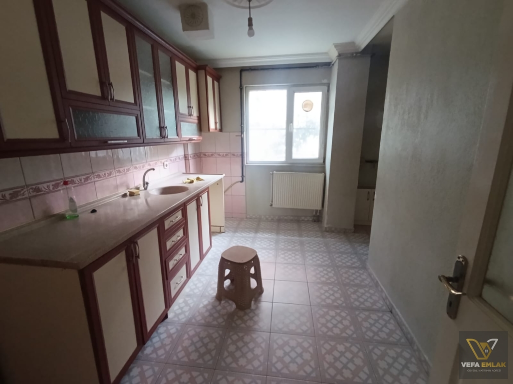 ATATÜRK MAHALLESİ LALELİ CAMİİ YAKINI KİRALIK 2+1