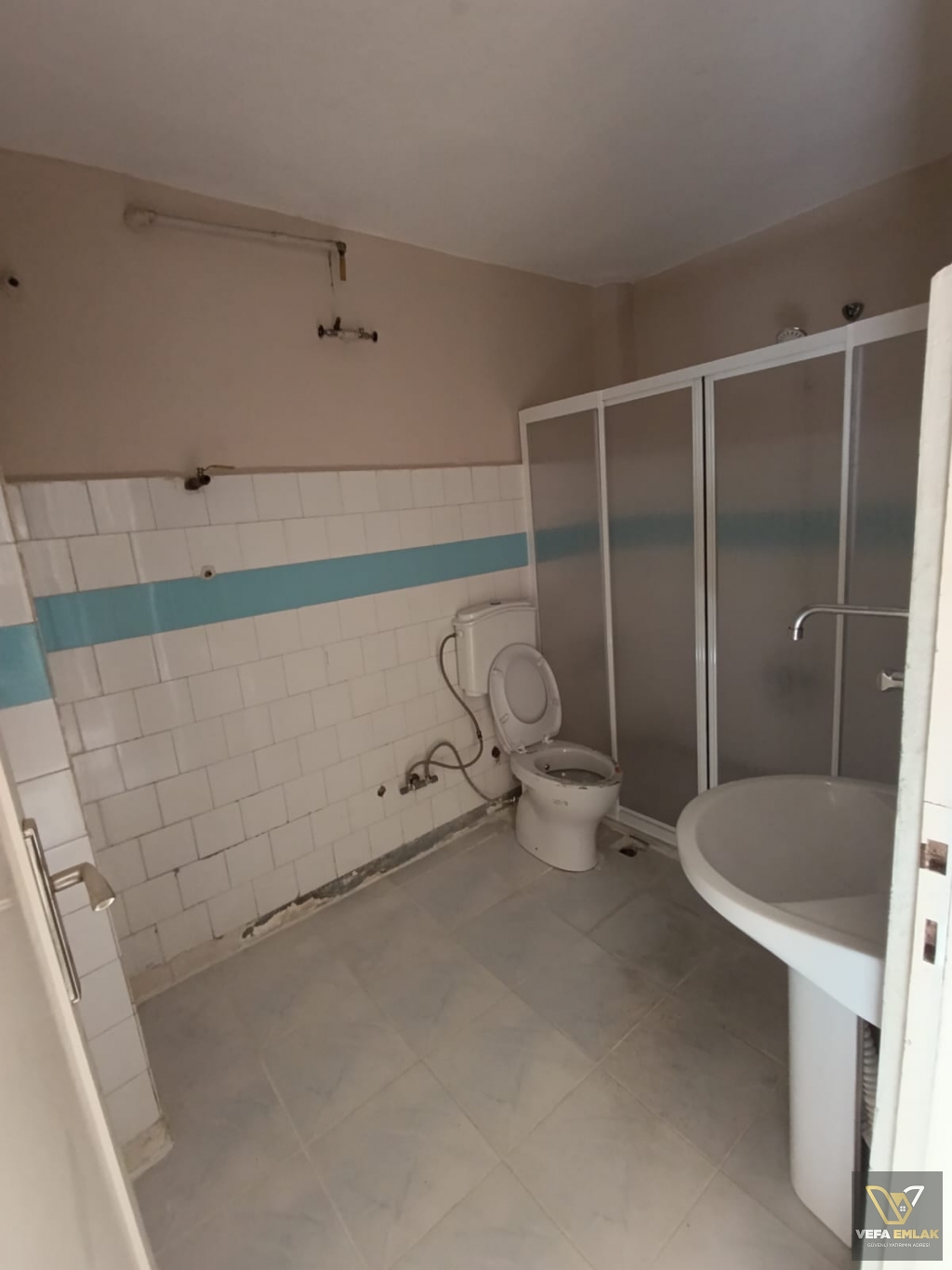 UŞAK ÖZER HAMAMI VE HALK EĞİTİM YANINDA KİRALIM 3+1 DAİRE