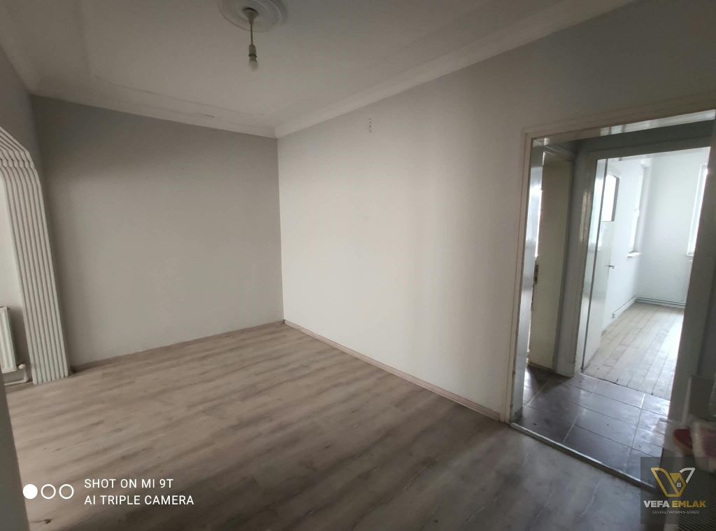 DÖRT YOL VE CİNİBİZ CAMİ YAKINI ARA KAT 2+1 SATILIK DAİRE